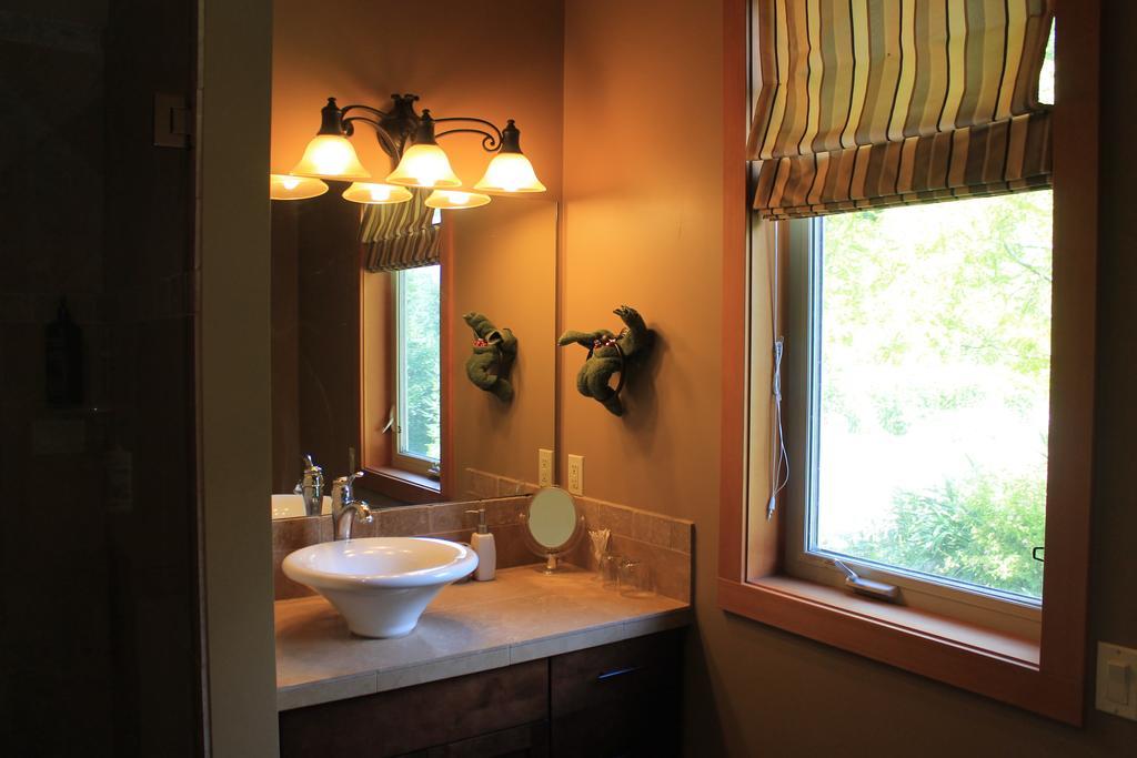 Windborne Bed & Breakfast Castlegar Rum bild